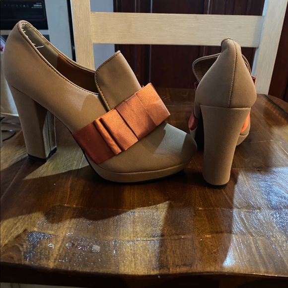 Shoes - Picture 2 of 4